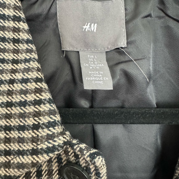 Like new H & M man plaid jacket in large - Picture 10 of 11